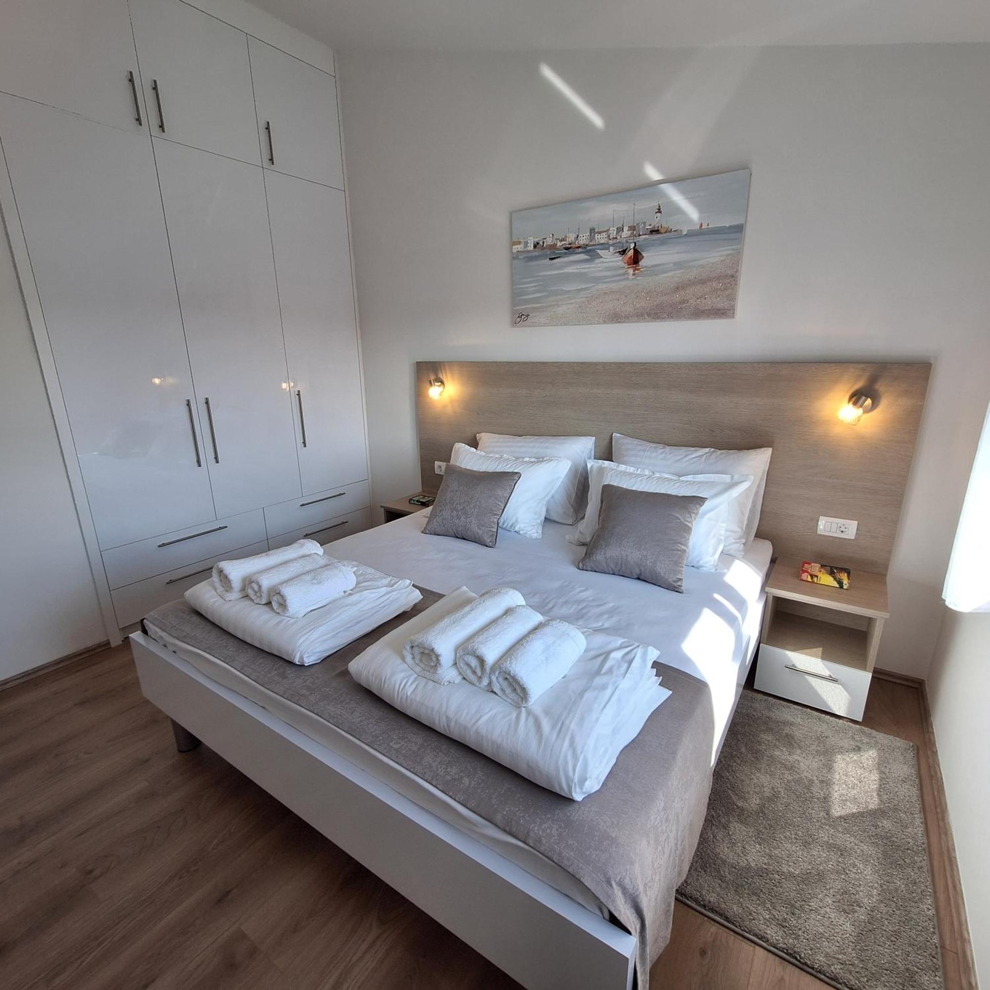Apartments Elena & Lana Задар Экстерьер фото